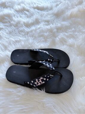 Delta Gamma toe Black Polka Dot Flip Flops size 9 -